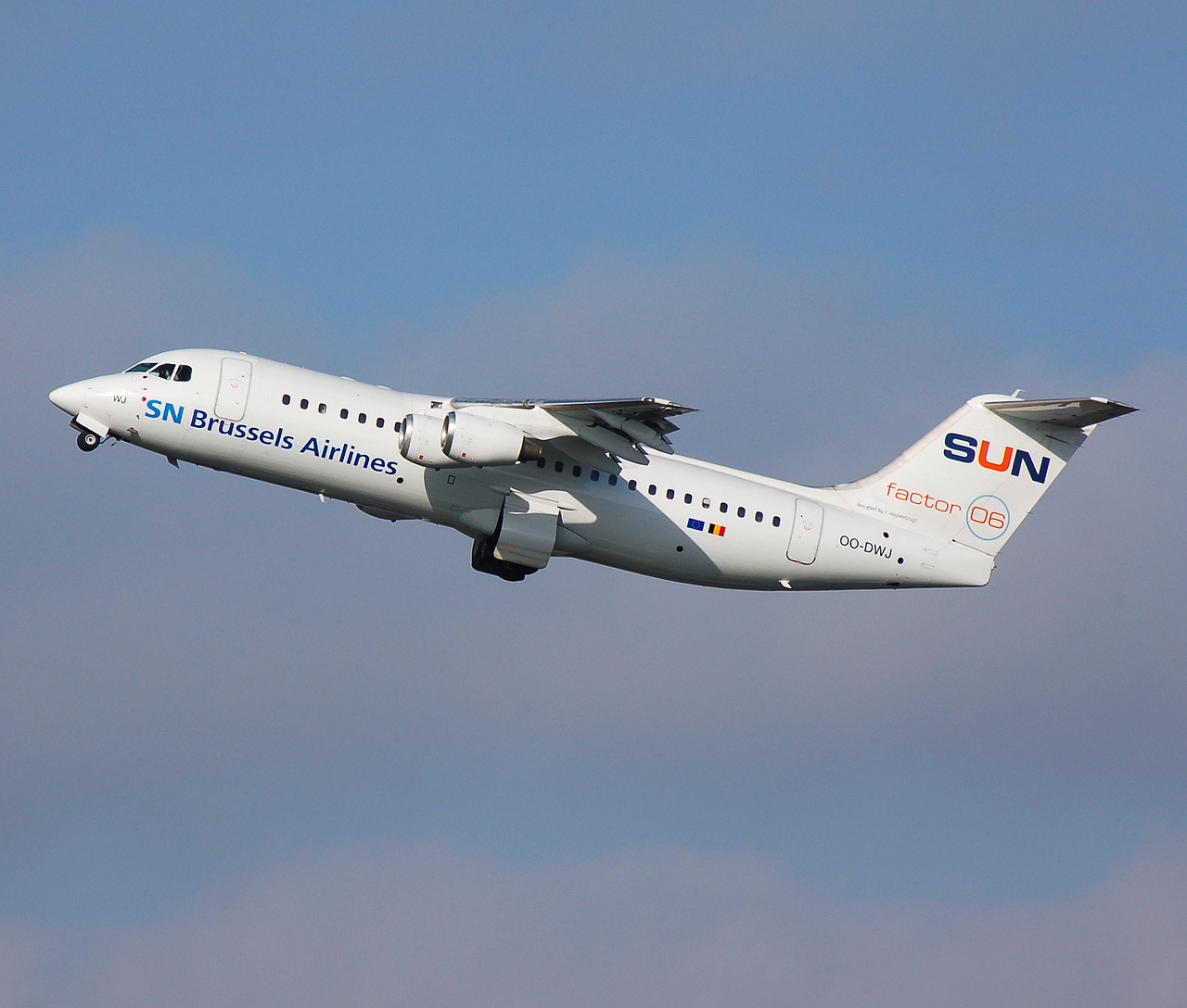 OO-DWJ - RJ100 - SN Brussels Airlines - BRU - 11-03-2007