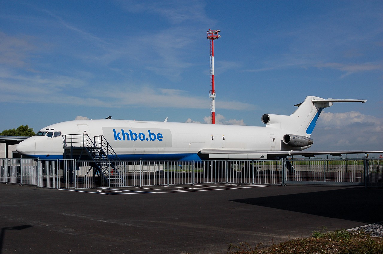 OO-KHB - 727-200 - KHBE School - OST - 04-07-2007