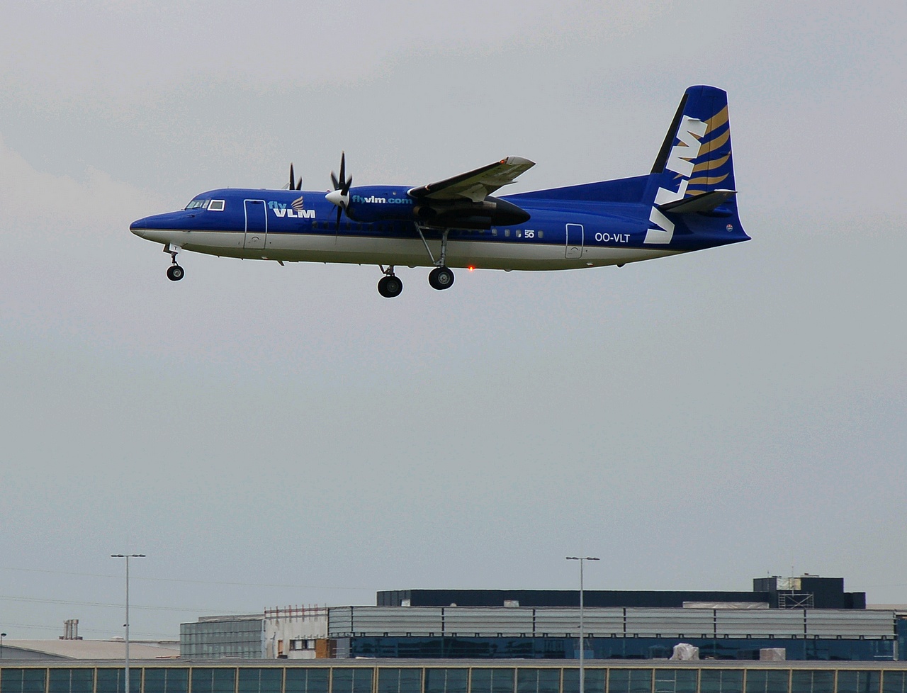 OO-VLT - Fokker 50 - VLM - CRL - 01-06-2007