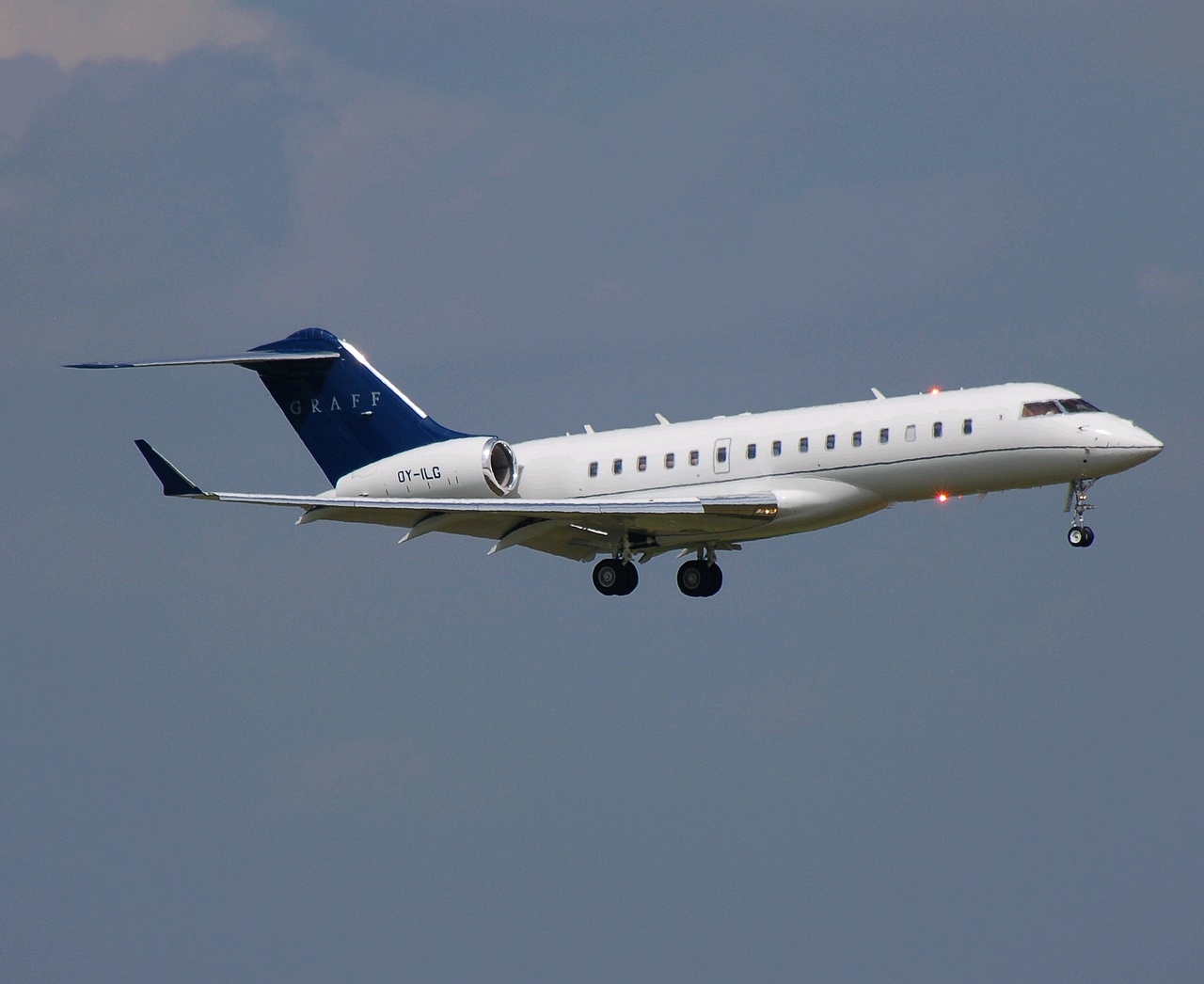 OY-ILG - Global Express XRS - ExecuJet Scandinavia AS - CGN - 18-05-2007