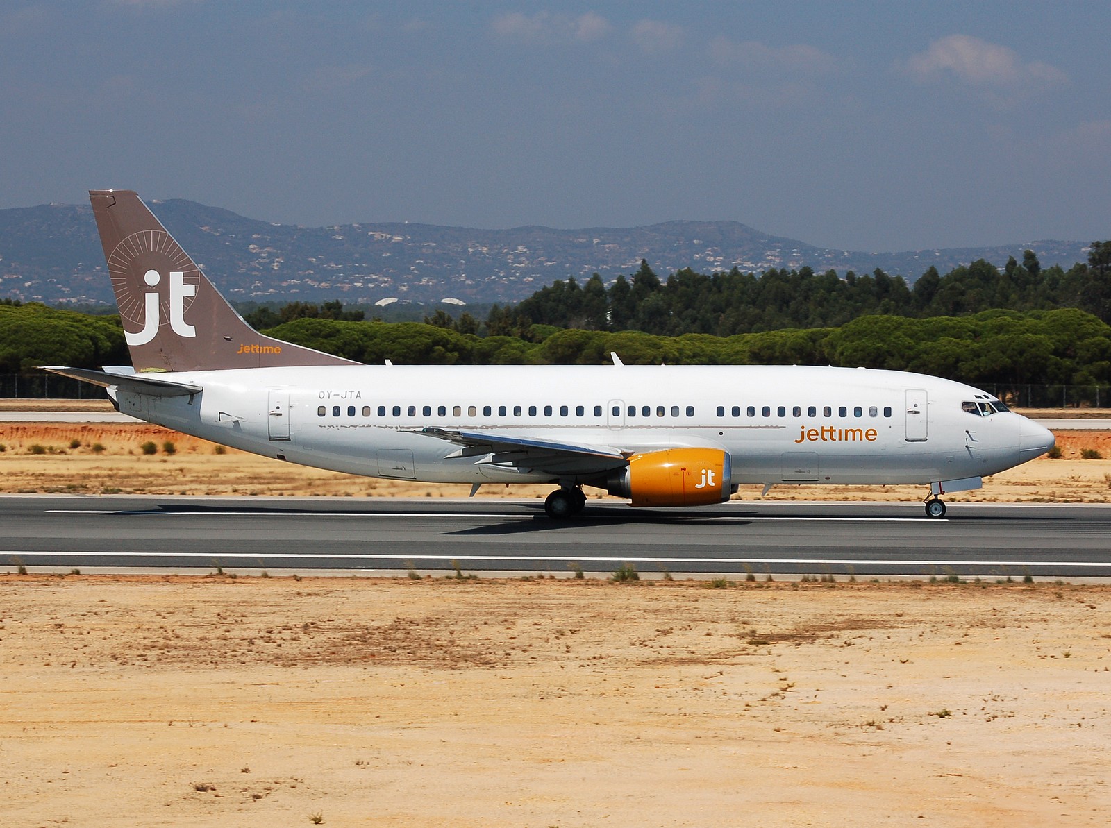 OY-JTA - 737-33A - JetTime - FAO - 31-08-2007b