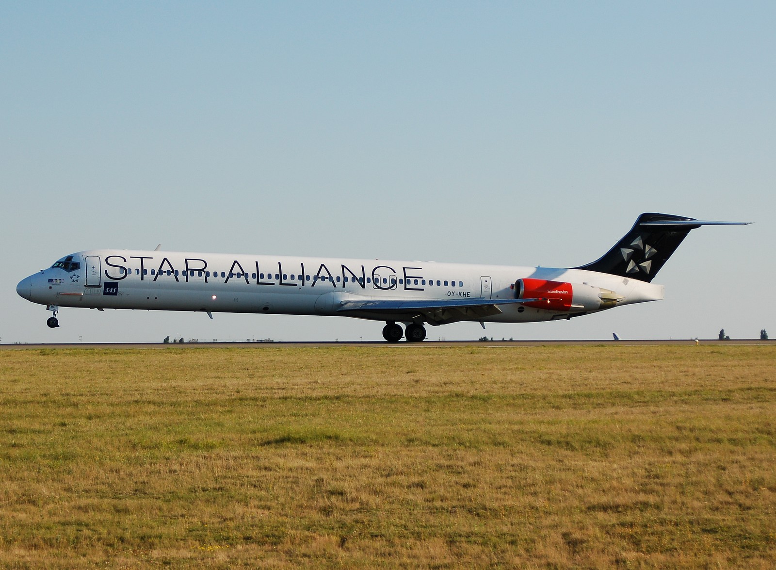 OY-KHE - MD-82 - SAS Scandinavian Airlines - CDG - 04-08-2007
