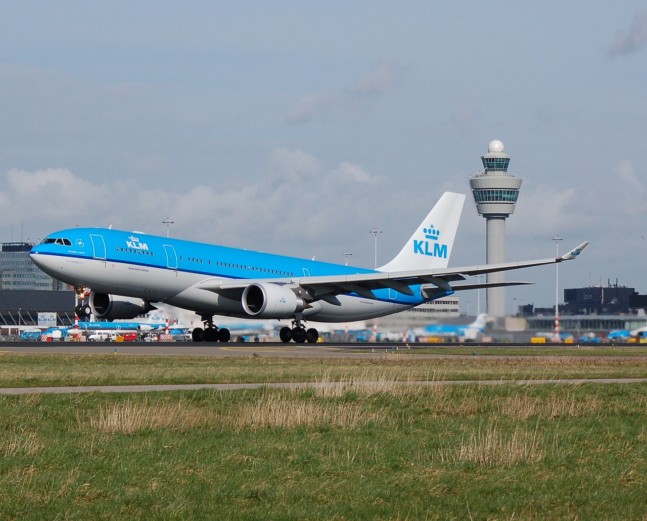 PH-AOH - A330-203 - KLM Royal Dutch Airlines - AMS - 10-03-2007