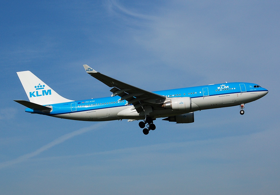 PH-AOH - A330-203 - KLM Royal Dutch Airlines - AMS - 21-04-2007
