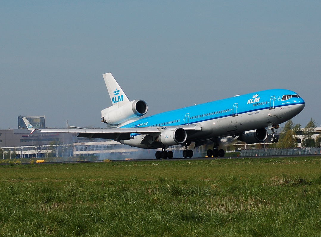 PH-KCE - MD-11 - KLM Royal Dutch Airlines - AMS - 21-04-2007