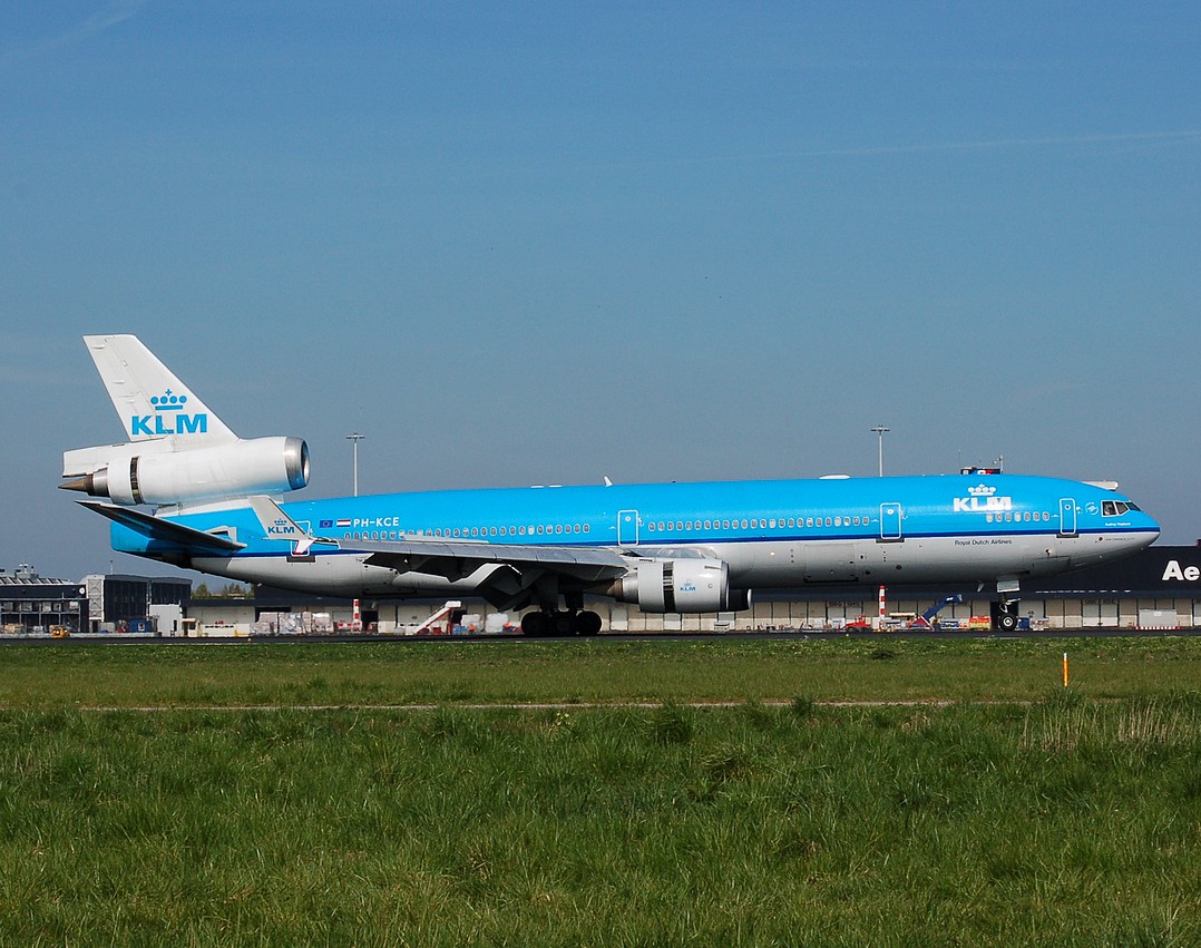 PH-KCE - MD-11 - KLM Royal Dutch Airlines - AMS - 21-04-2007b