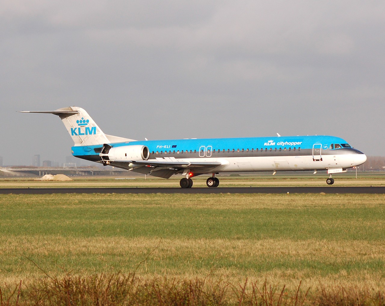 PH-KLI - Fokker 100 - KLM Cityhopper - AMS - 10-03-2007b
