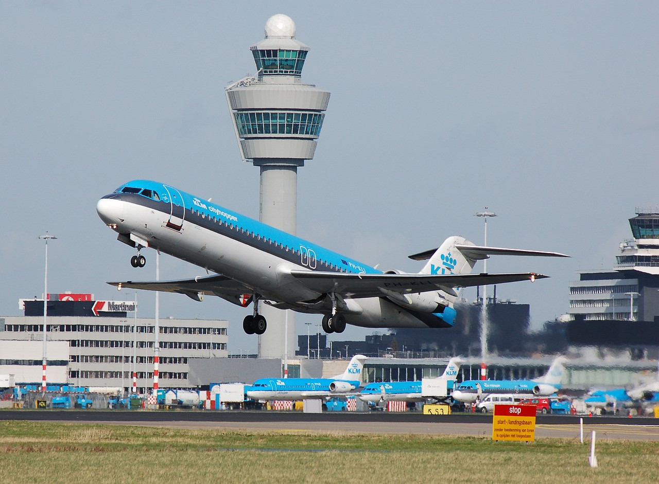 PH-KLJ - Fokker 100 - KLM Cityhopper - AMS - 10-03-2007
