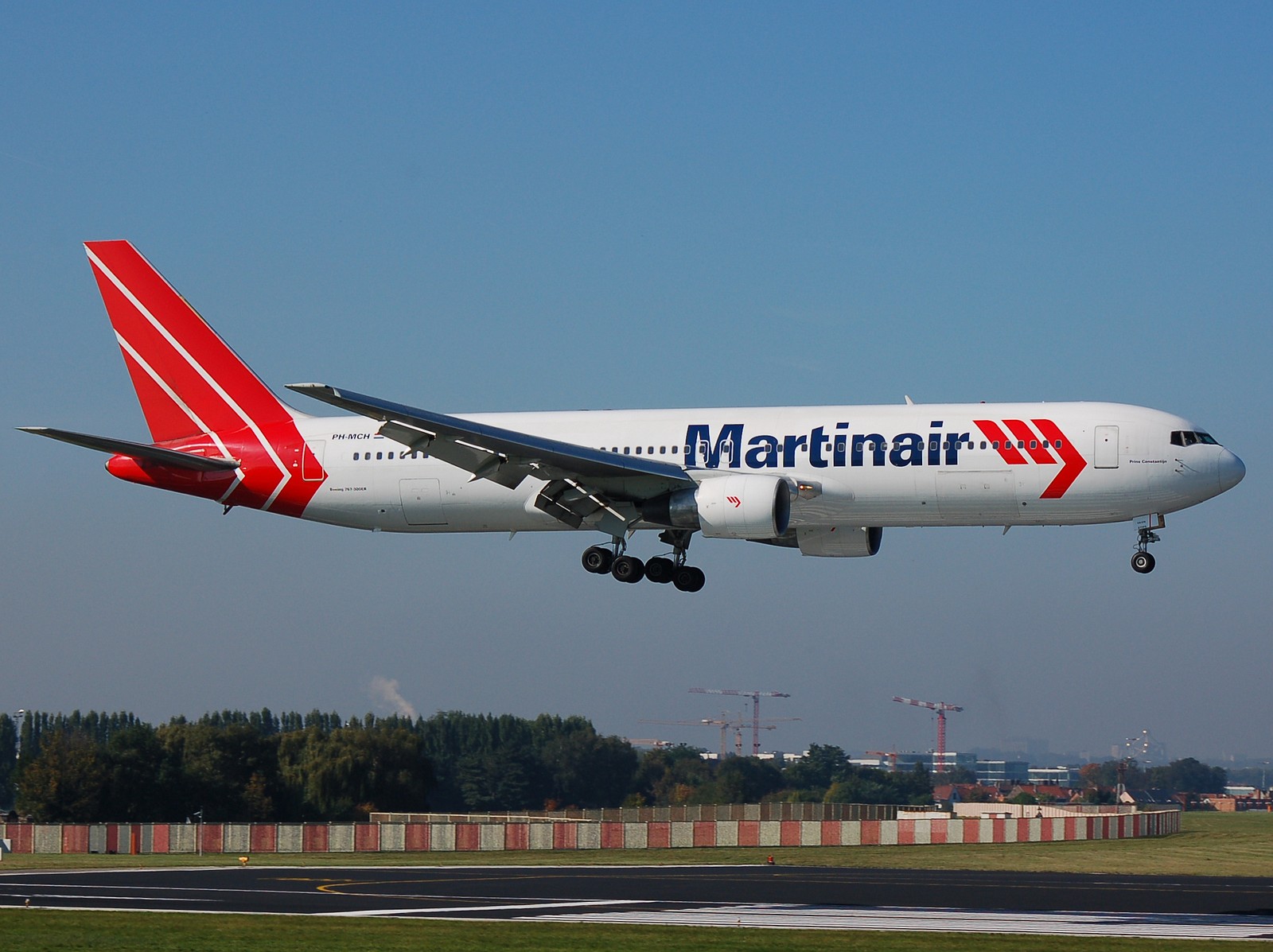 PH-MCH - 767-31A(ER) - Martinair Holland - BRU - 06-10-2007