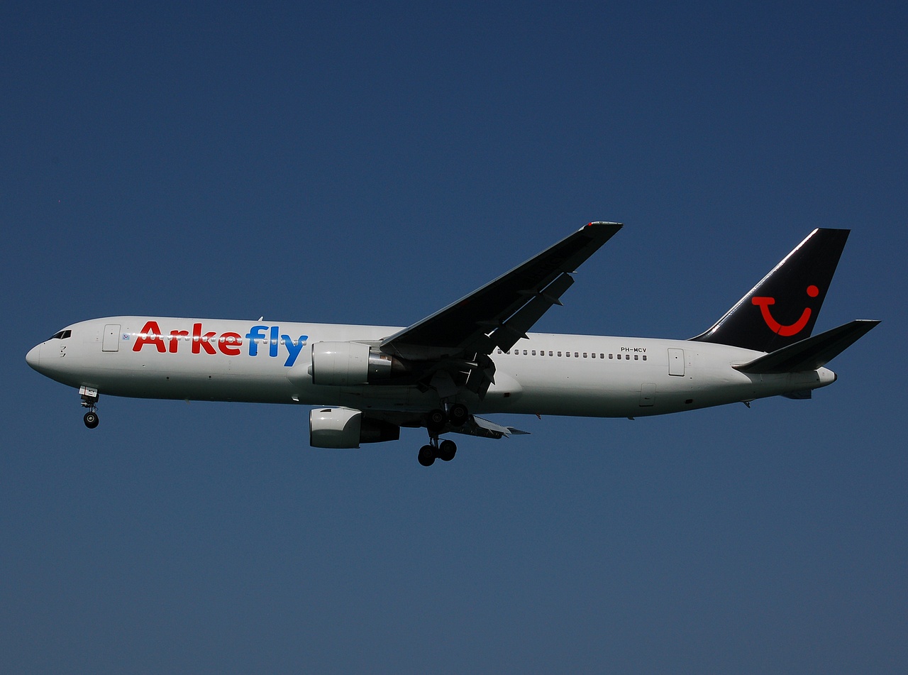 PH-MCV - 767-31A(ER) - Arkefly - CFU - 24-06-2007b