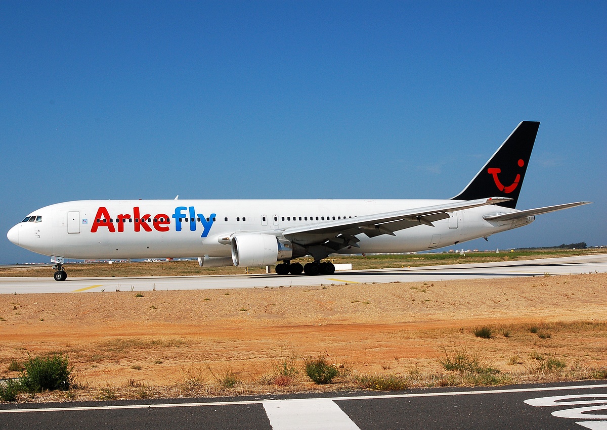 PH-MCV - 767-31A(ER) - Arkefly - FAO - 31-08-2007
