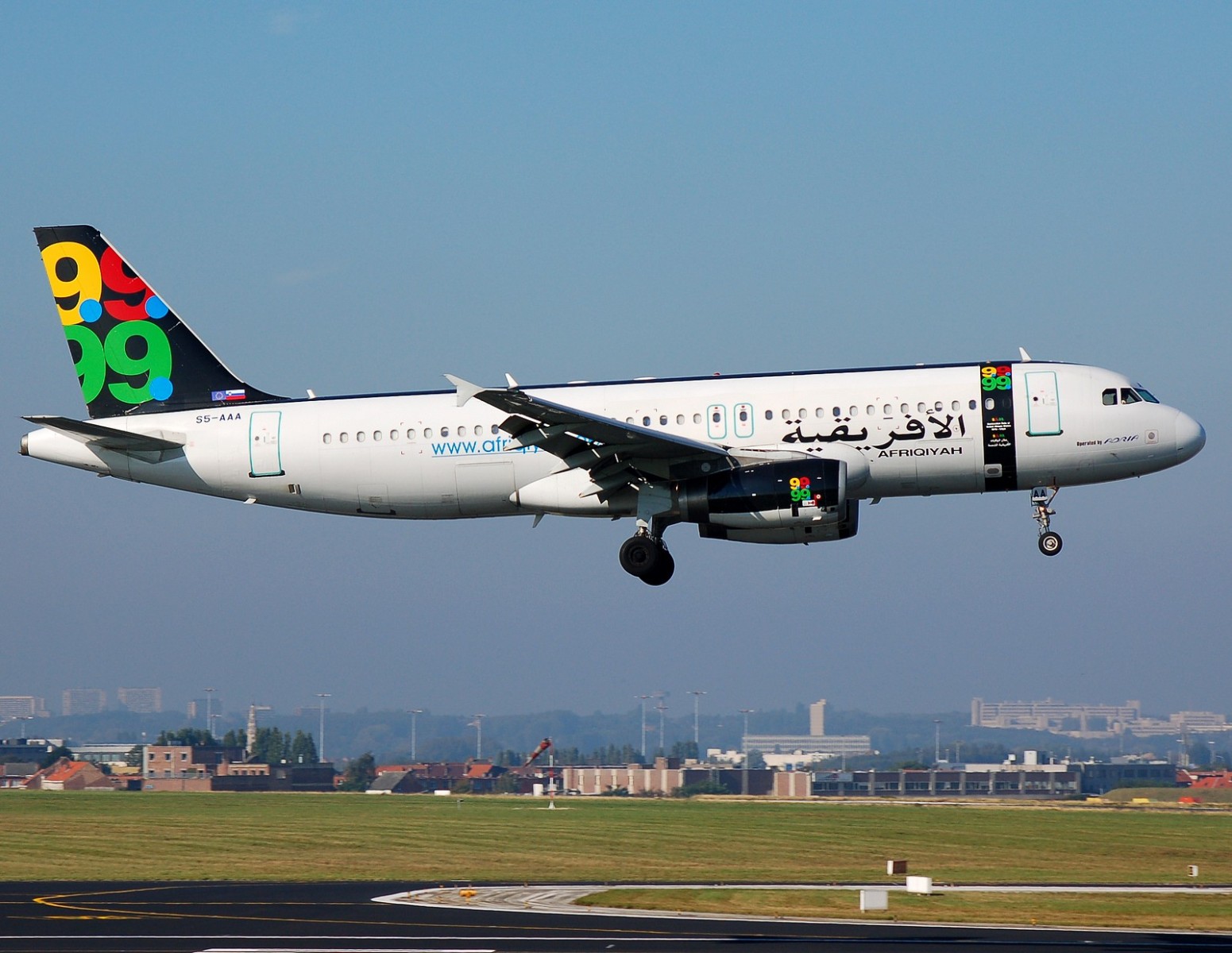 S5-AAA - A320-231 - Afriqiyah Airways - BRU - 06-10-2007