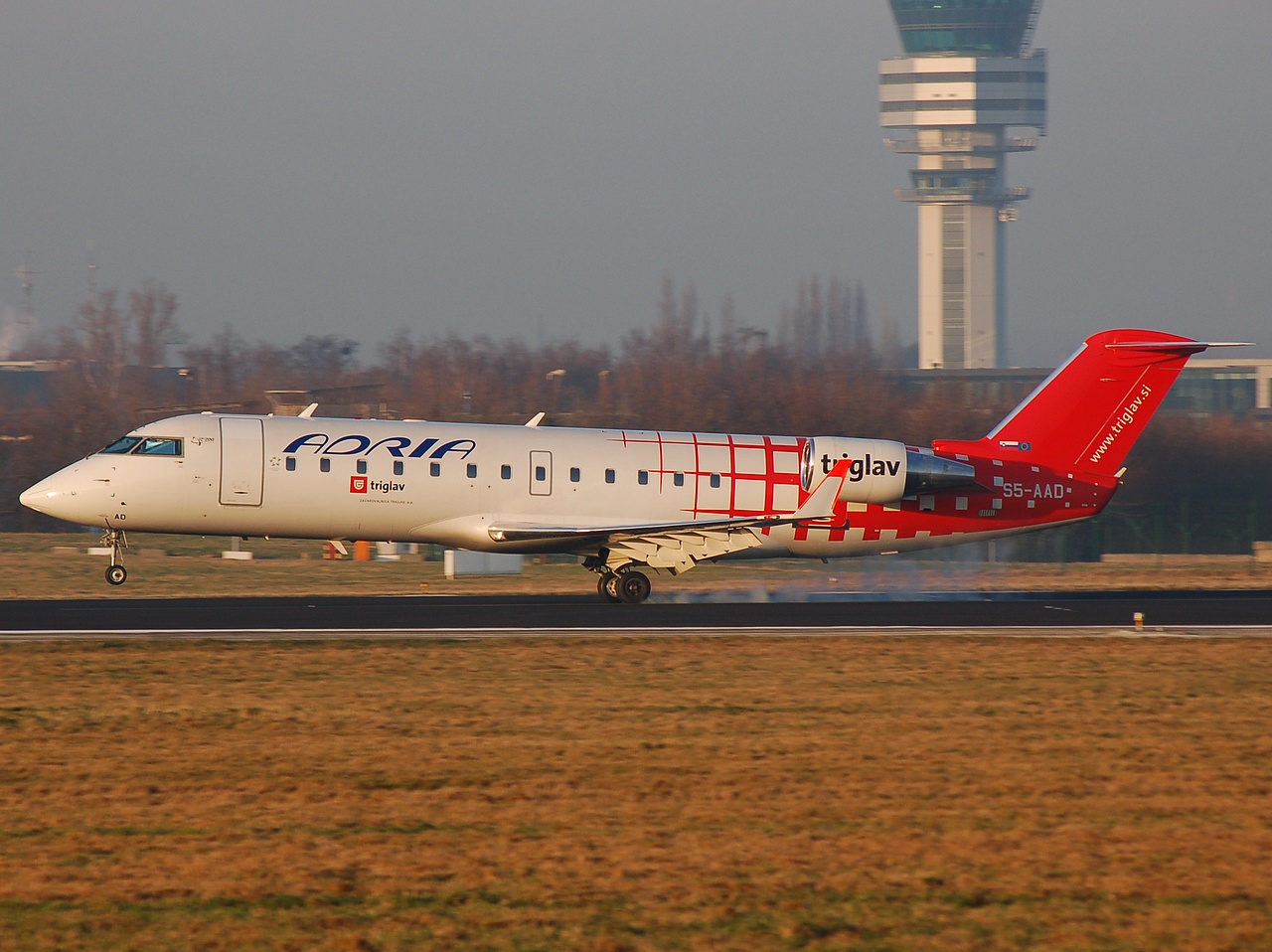 S5-AAD - CRJ-200LR - Adria Airways - BRU - 19-12-2007