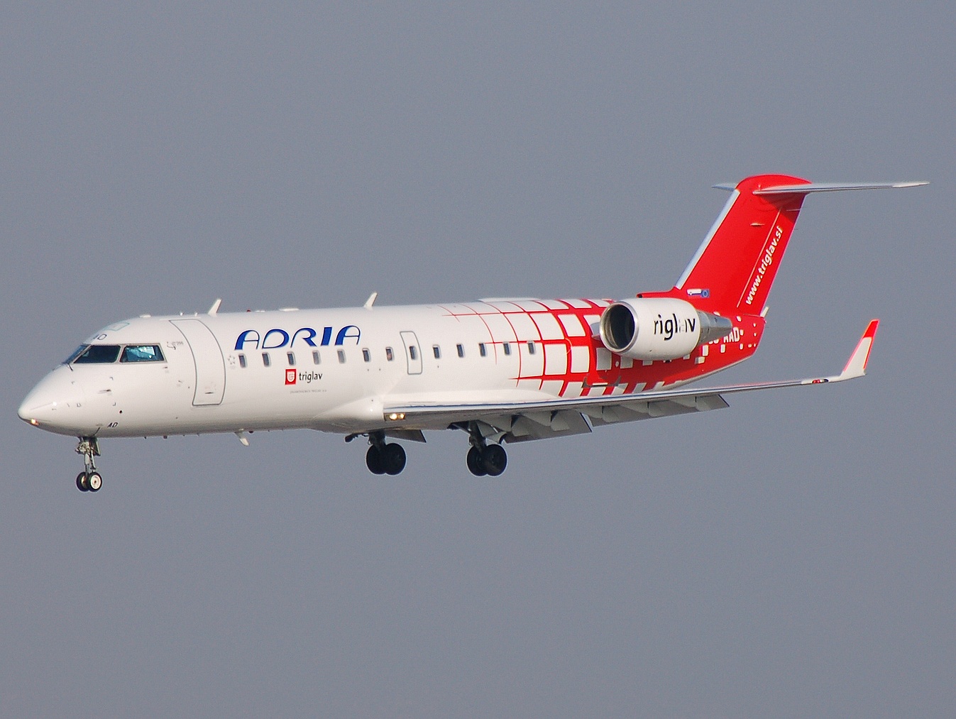 S5-AAD - CRJ-200LR - Adria Airways - VIE - 09-08-2007