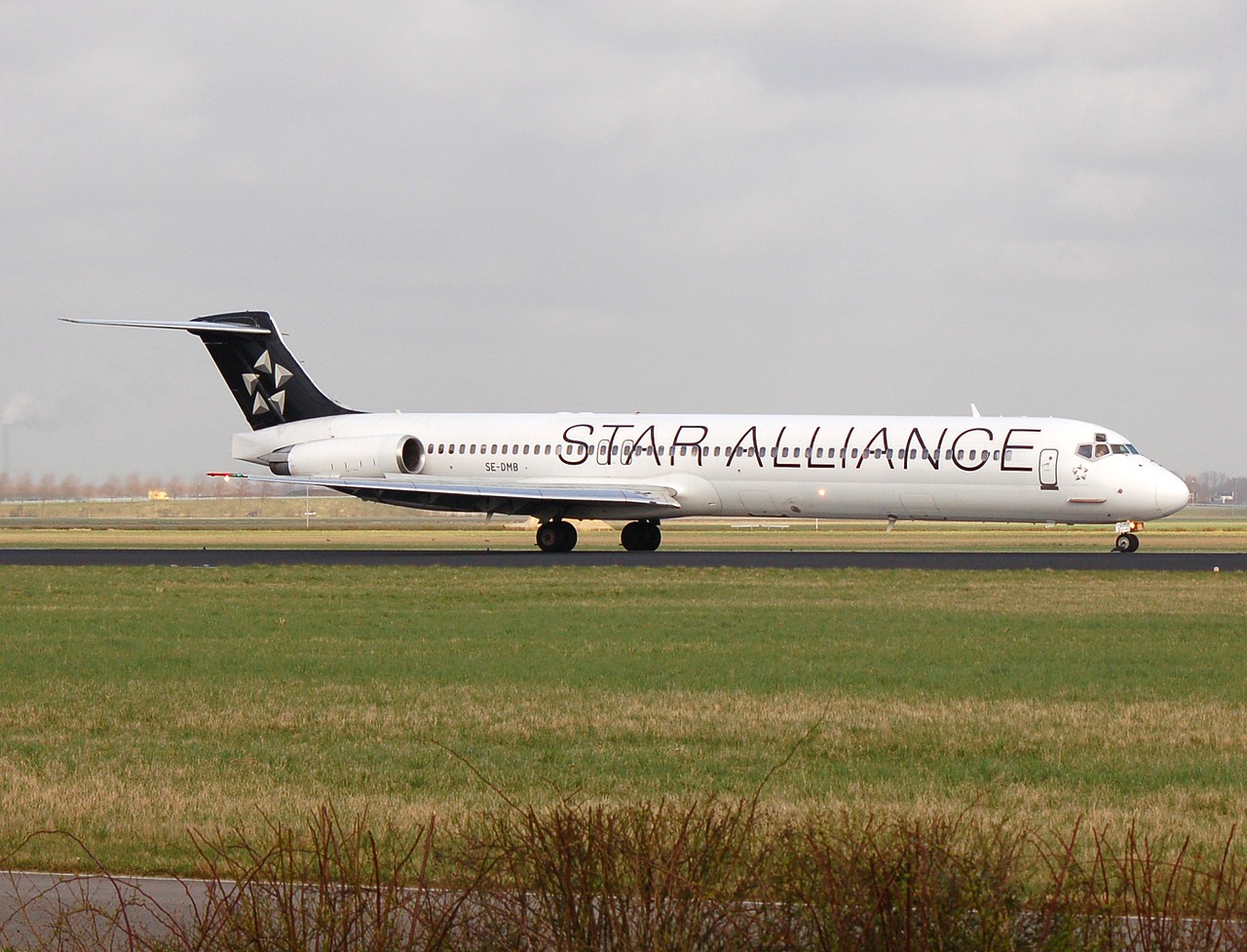 SE-DMB - MD-81 - SAS Scandinavian Airlines - AMS - 10-03-2007