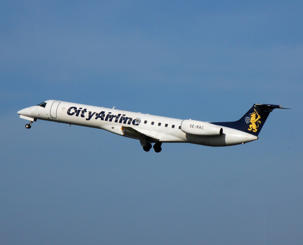 SE-RAC - ERJ-145LR - City Airline - AMS - 10-03-2007
