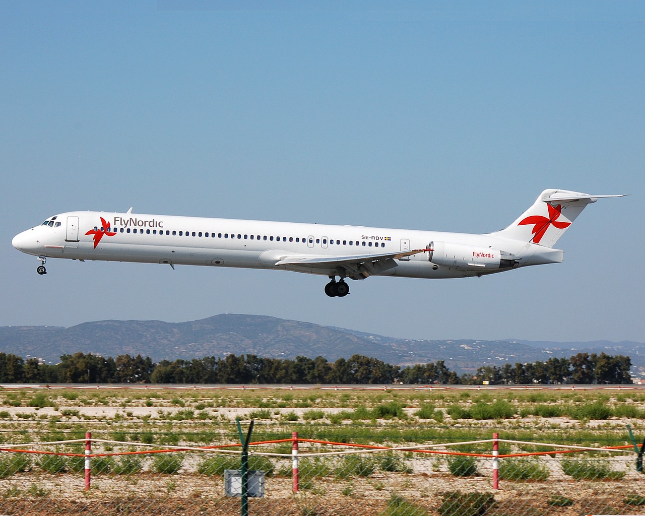 SE-RDV - MD-83 - Fly Nordic - FAO - 02-09-2007