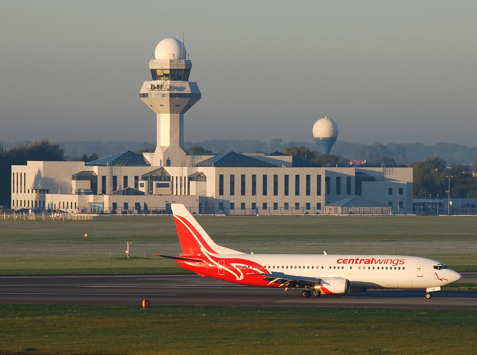 SP-LLG - 737-45D - Centralwings - WAW - 20-09-2007