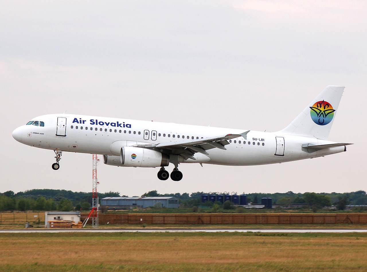 SU-LBI - A320-232 - Air Slovakia - BTS - 10-08-2007