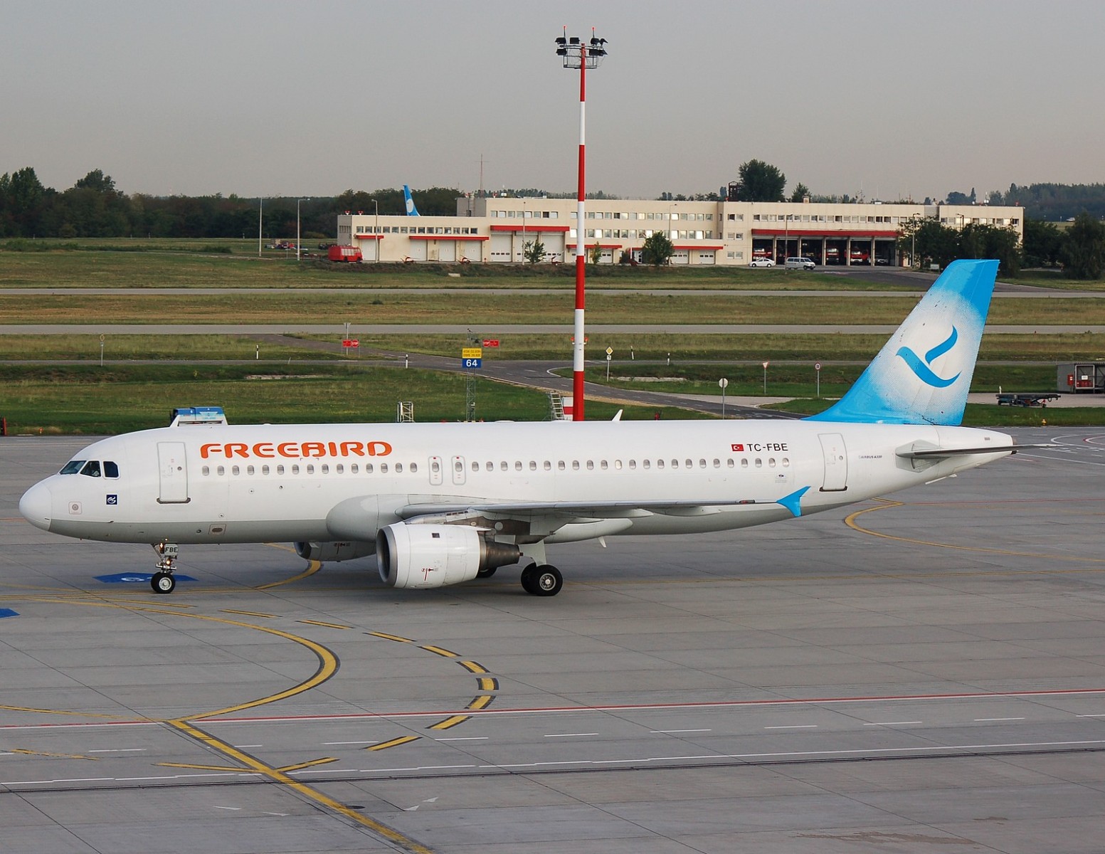 TC-FBE - A320-212 - Freebird Airlines - BUD - 28-08-2007