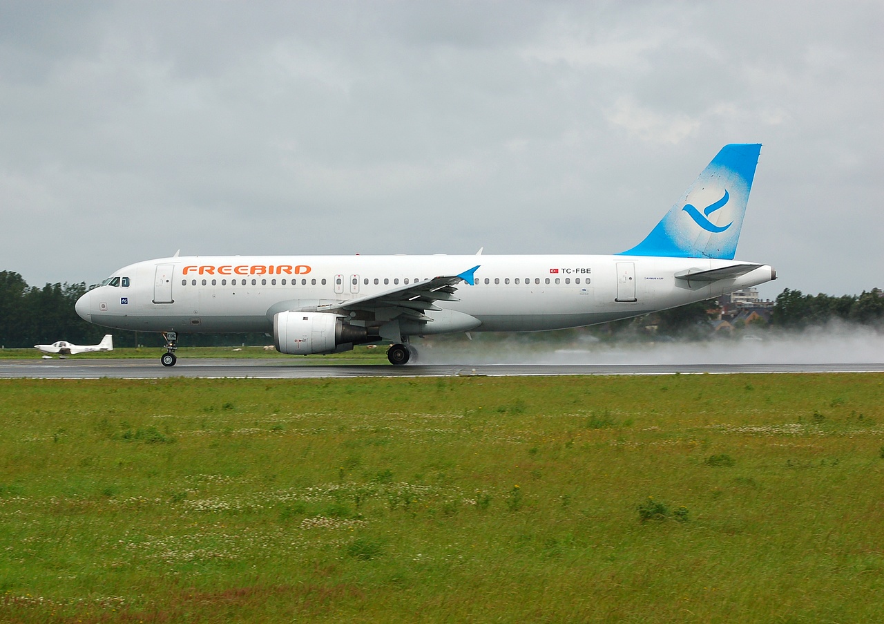 TC-FBE - A320-212 - Freebird Airlines - OST - 04-07-2007c
