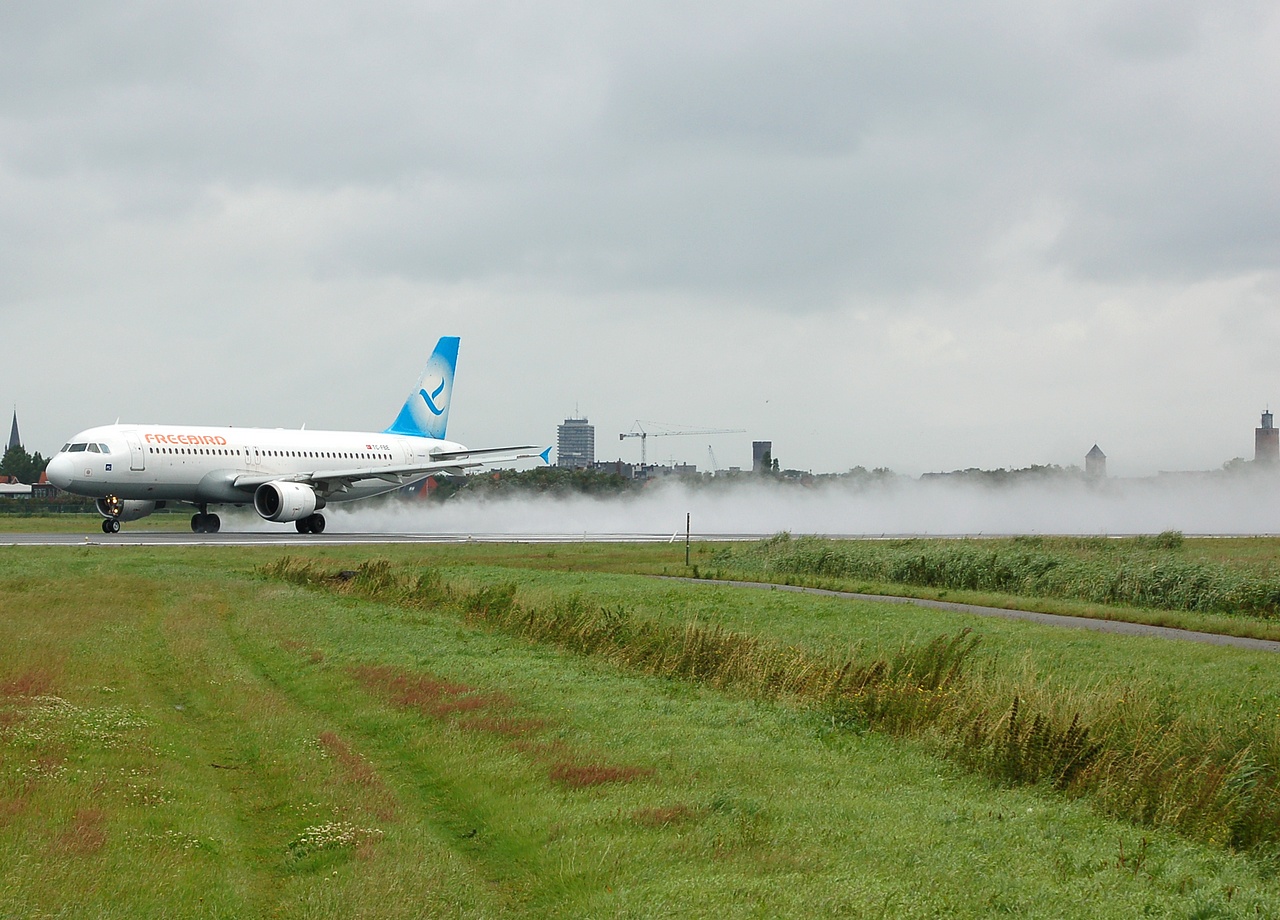 TC-FBE - A320-212 - Freebird Airlines - OST - 04-07-2007d