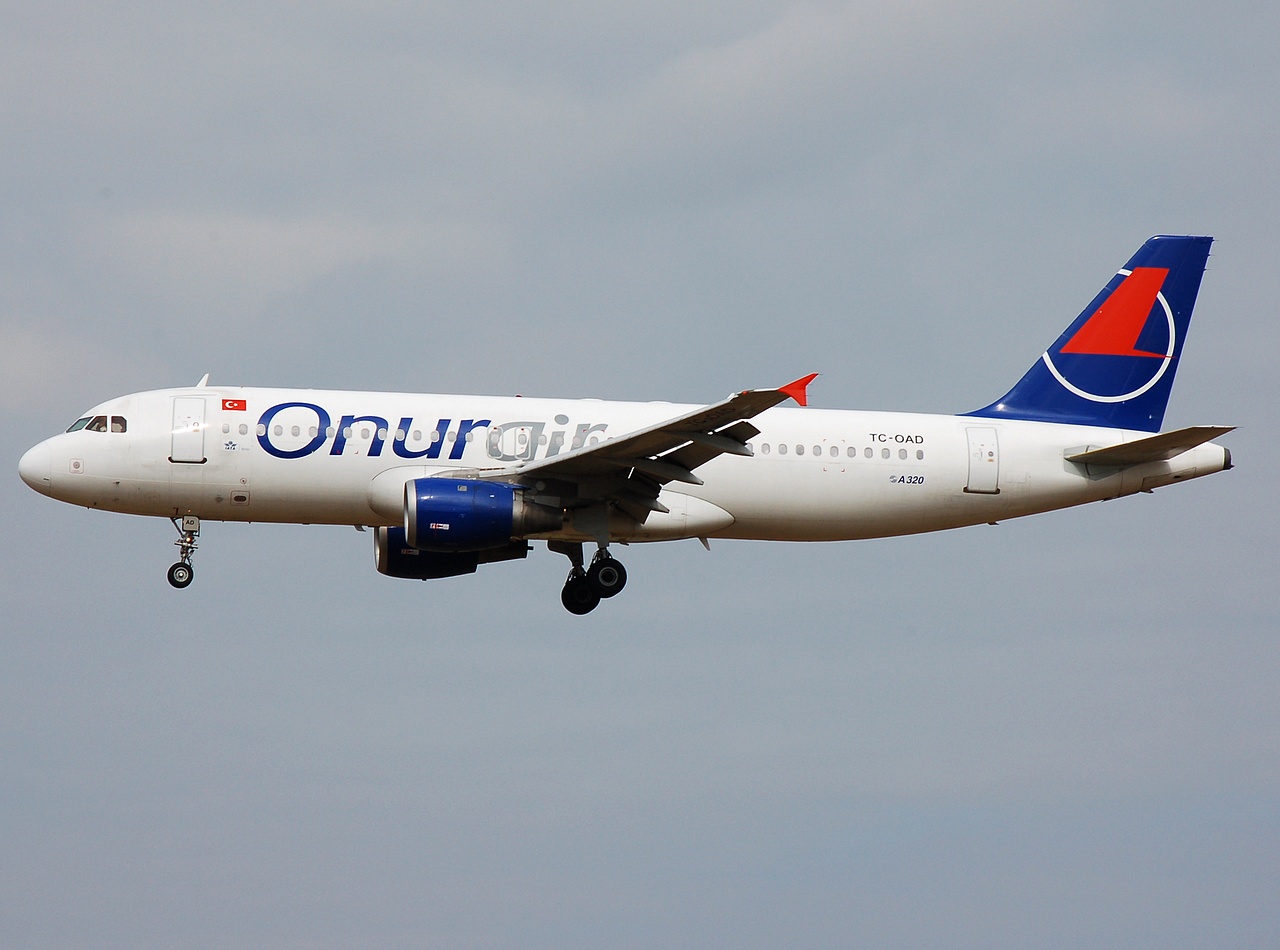 TC-OAD - A320-212 - Onur Air - BRU - 16-09-2007