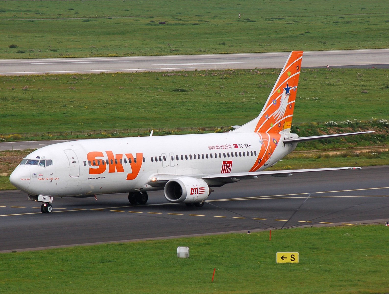 TC-SKE - 737-4Q8 - Sky Airlines - DUS - 05-10-2007