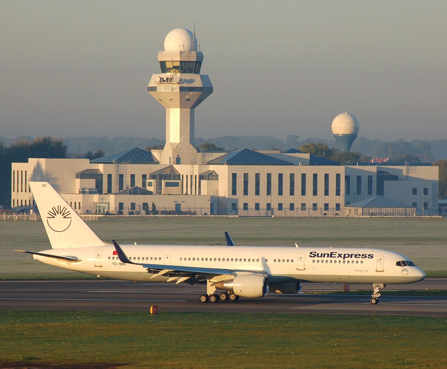 TC-SNC - 757-2Q8(WL) - SunExpress - WAW - 20-09-2007