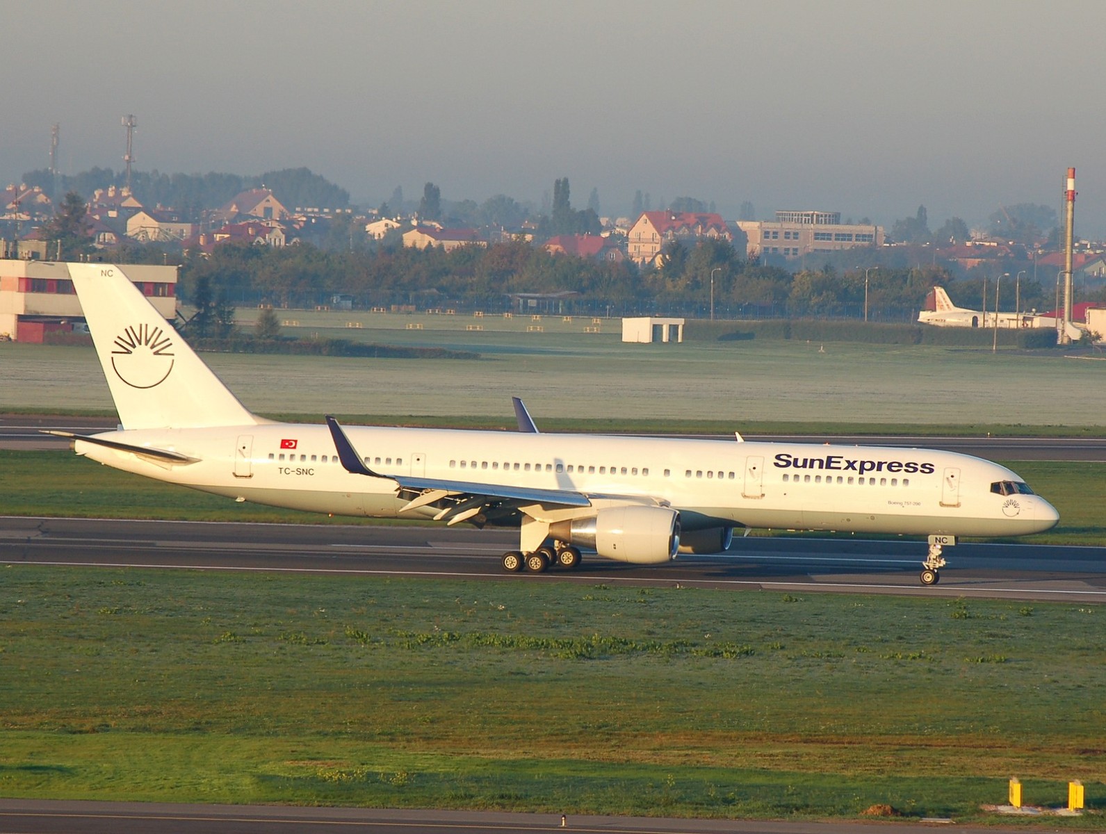 TC-SNC - 757-2Q8(WL) - SunExpress - WAW - 20-09-2007b