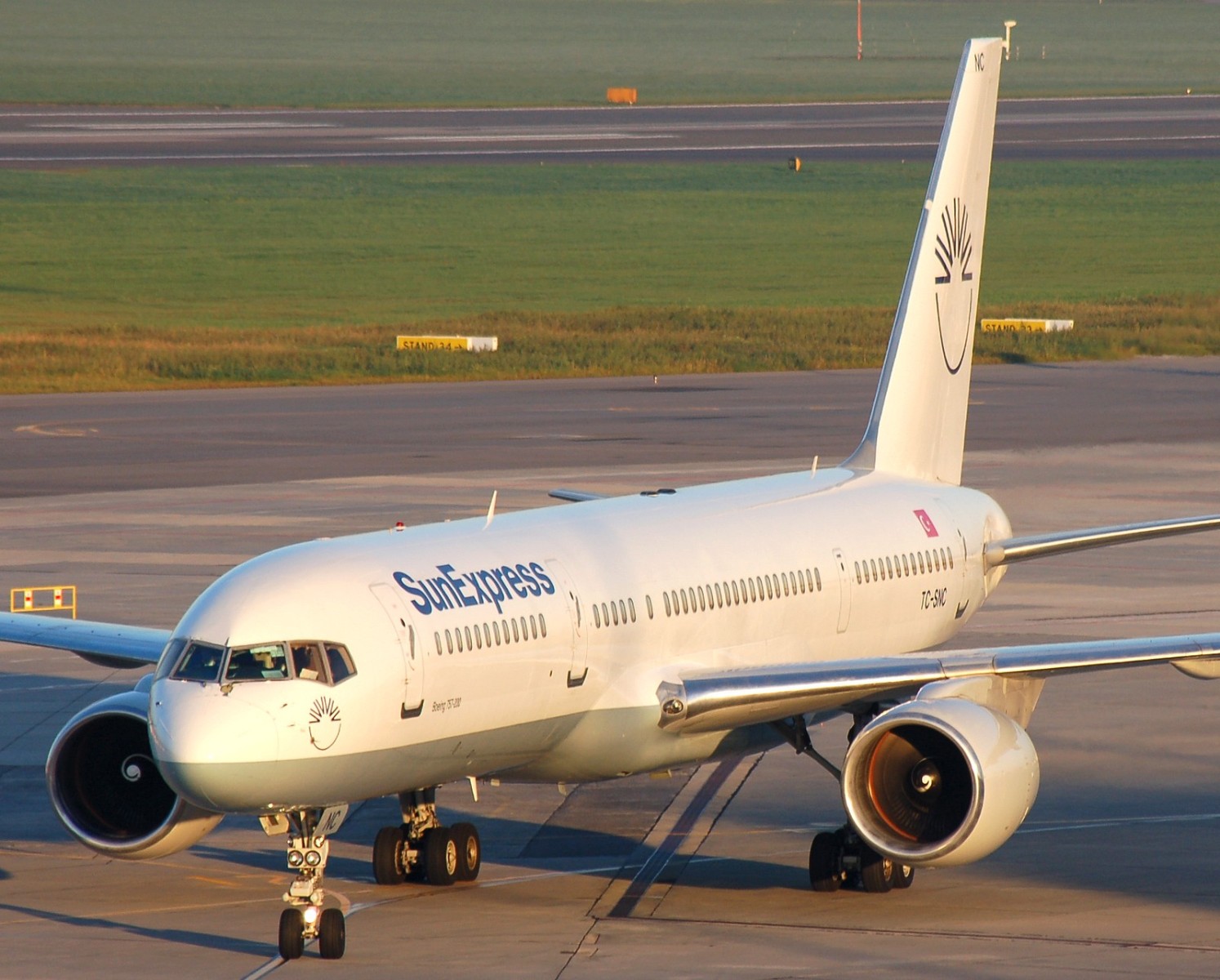 TC-SNC - 757-2Q8(WL) - SunExpress - WAW - 20-09-2007c