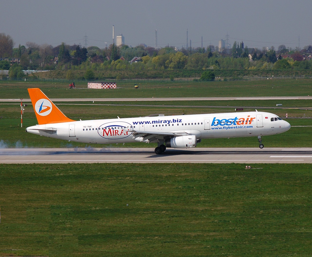 TC-TUC - A321-131 - Best Air - DUS - 14-04-2007