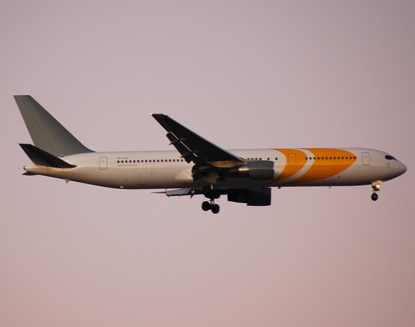 TF-LLA - 767-366(ER) - Icelandair - MAD - 09-10-2007