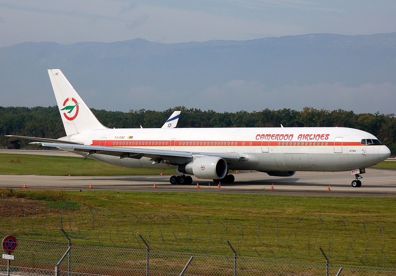 TJ-CAC - 767-33AER - Cameroon Airlines - GVA - 02-10-2007