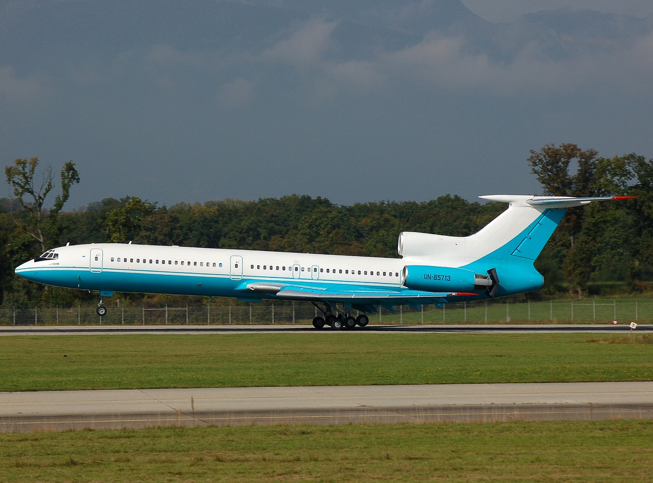 UN-85713 - Tupolev Tu-154M - Berkut - GVA - 02-10-2007