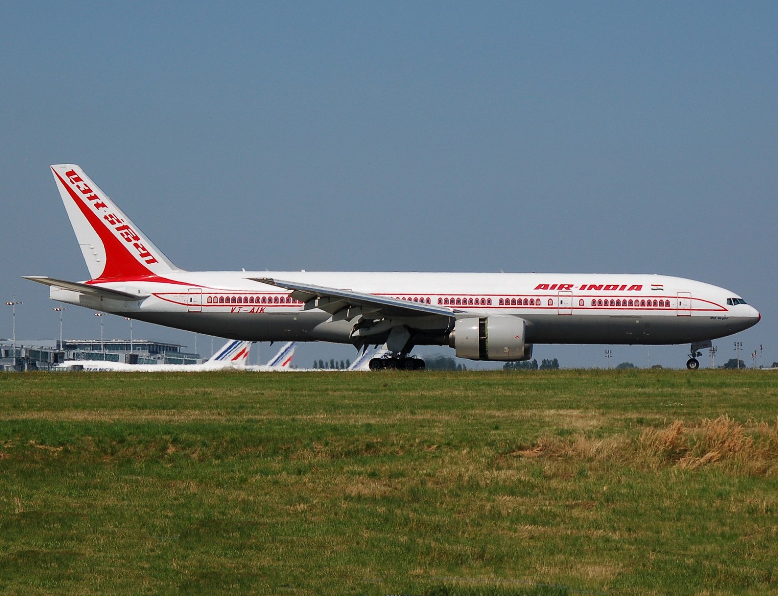 VT-AIK - 777-222(ER) - Air India - CDG - 04-08-2007
