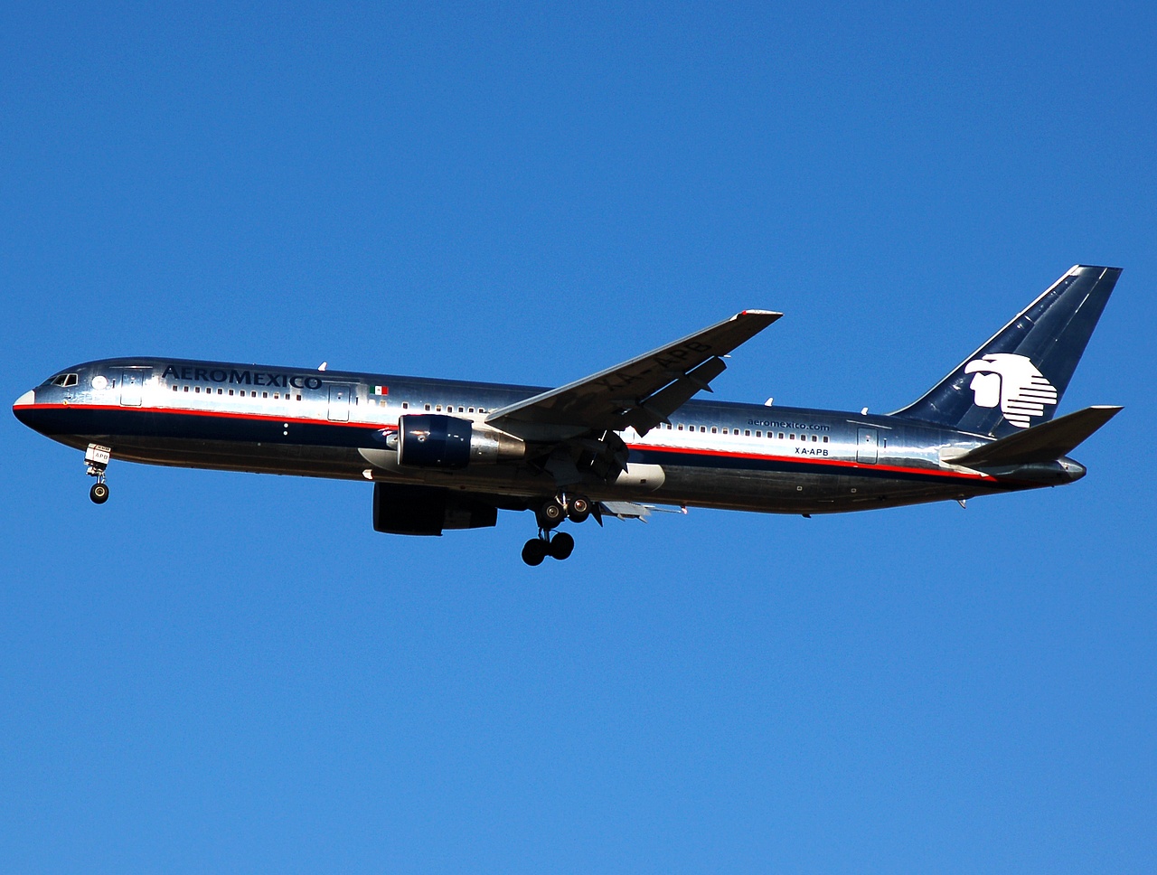 XA-APB - 767-3Q8(ER) - Aeromexico - MAD - 09-10-2007b