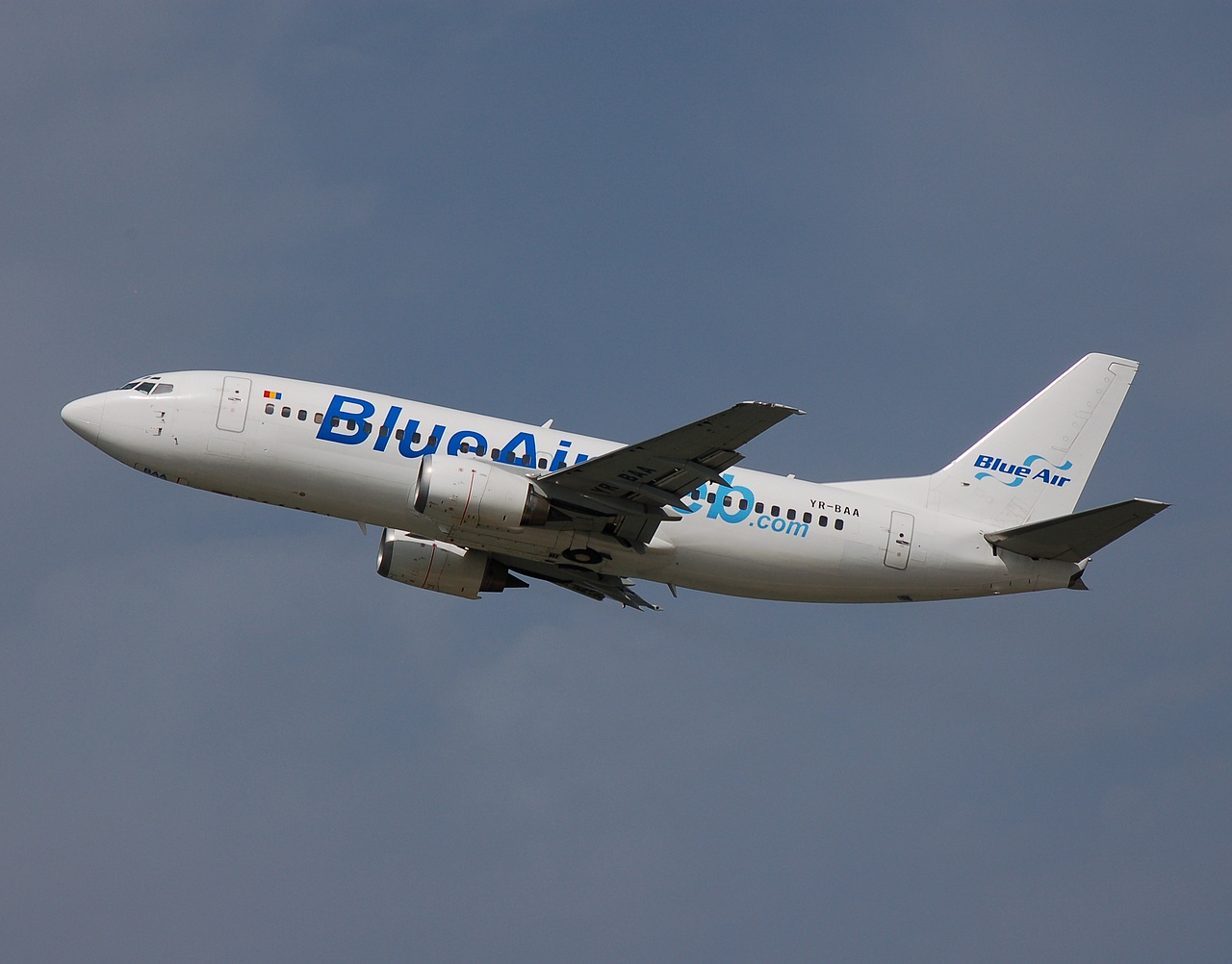 YR-BAA - 737-33A - Blue Air - CFU - 26-06-2007b