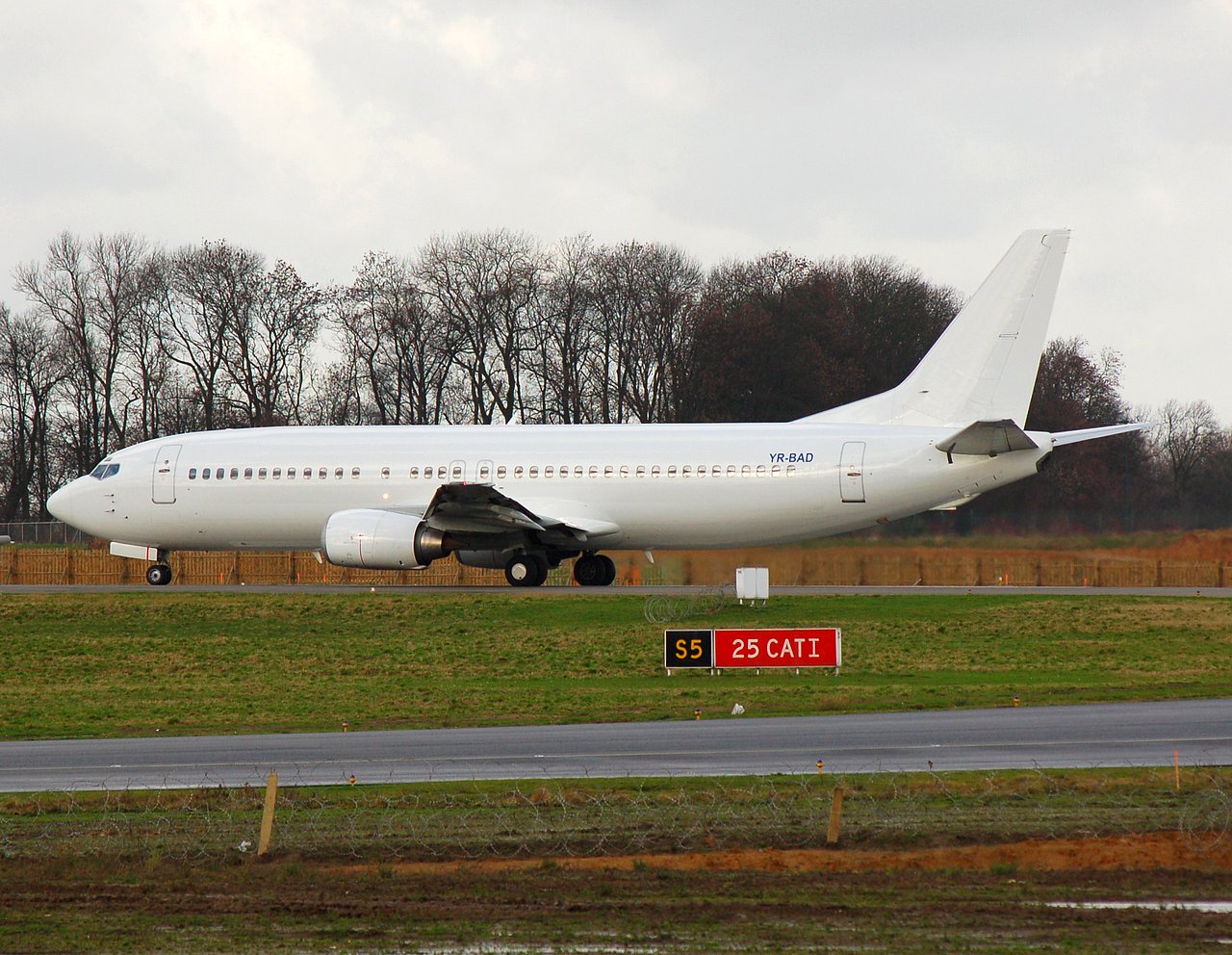 YR-BAD - 737-4C9 - Blue Air - CRL - 19-01-2007