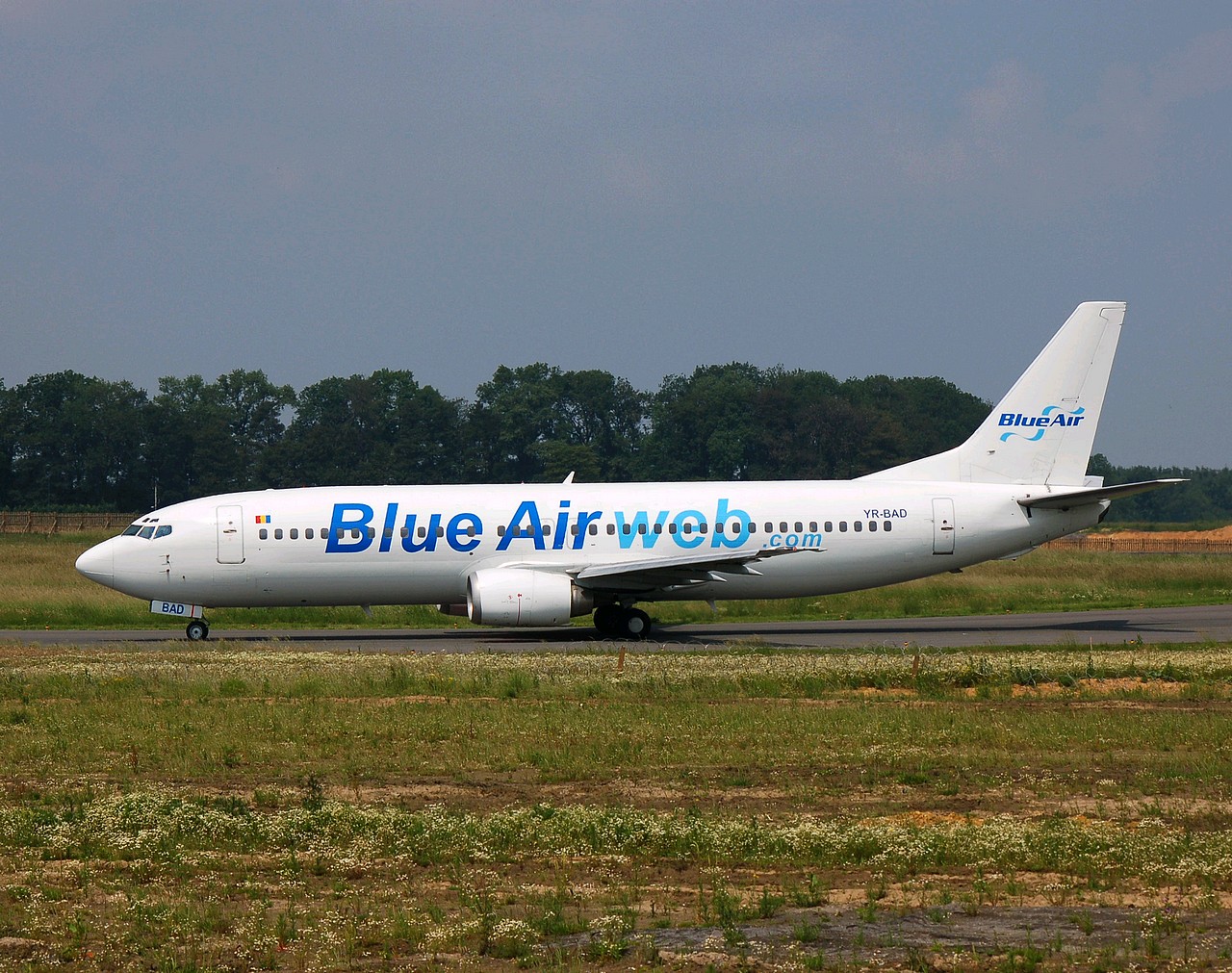 YR-BAD - 737-4C9 - Blue Air - CRL - 03-06-2007b