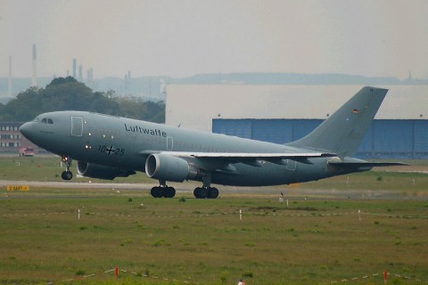 10+25 - A310-304 - German Air Force (Luftwaffe) - CGN - 18-05-2007