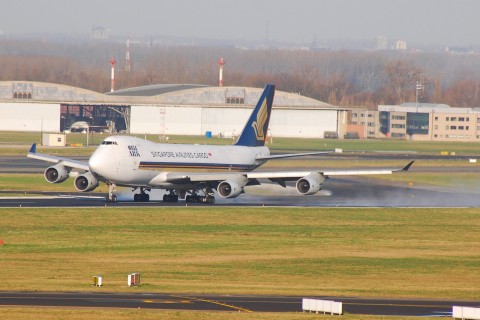 9V-SFJ - 747-412F - Singapore Airlines - BRU - 14-01-2007
