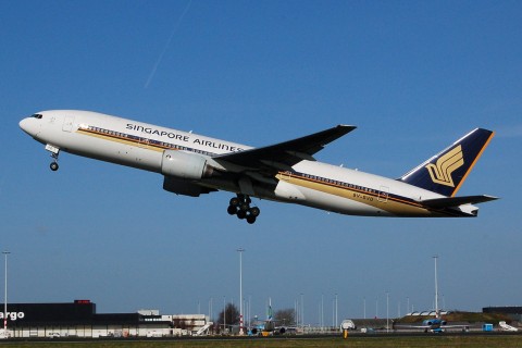 9V-SVD - 777-212(ER) - Singapore Airlines - AMS - 10-03-2007b