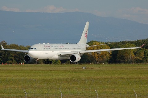 A7-ACC - A330-202 - Qatar Airways - GVA - 02-10-2007b