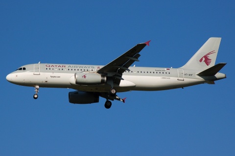 A7-ADF - A320-232 - Qatar Airways - VIE - 10-08-2007