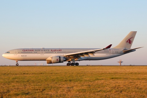 A7-AEB - A330-302 - Qatar Airways - CDG - 04-08-2007
