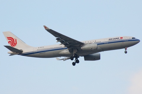 B-6079 - A330-243 - Air China - MAD - 08-10-2007