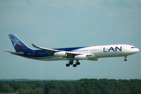 CC-CQC - A340-313 - LAN Airlines - FRA - 22-05-2007