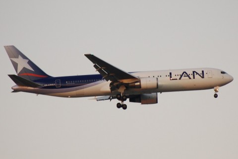 CC-CWG - 767-316(ER) - LAN Airlines - MAD - 09-10-2007