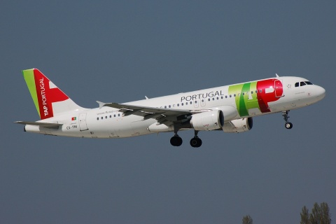 CS-TNI - A320-214 - TAP _ Air Portugal - ORY - 09-04-2007